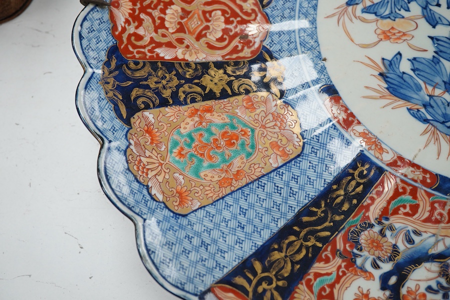 A large Japanese Imari charger, Meiji period (1868-1912), 62cm